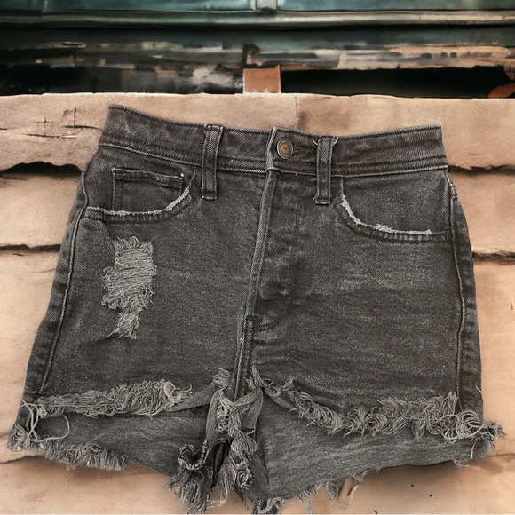 Hollister Pants - Hollister California Ultra High-Rise Mom Short 3”